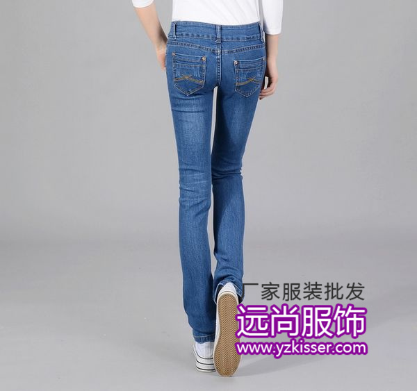 中国超时尚超低价尾货牛仔裤批发厂家一手货源便宜女士针织衫批发