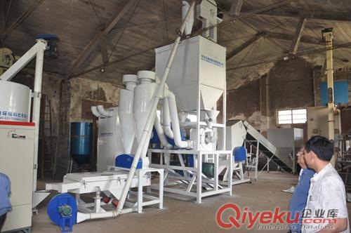 yzPE塑料磨粉机-PVC塑料磨粉机河南巨峰塑料磨粉机厂