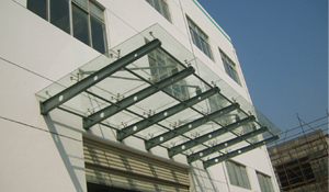 山东青岛玻璃方钢雨棚