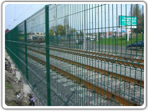 铁路护栏网图片 养殖鸡防护铁丝网规格 围墙铁网厂家
