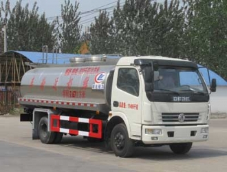 国四6吨东风多利卡鲜奶运输车，液态食品运输车价格，奶罐车厂家
