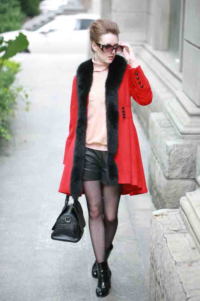 尤加迪曼时尚品牌女装诚邀代理加盟批发上衣黑红羊毛大衣