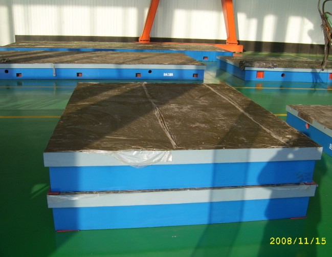 铸铁平板的研磨技术能使变形的平板恢复精度