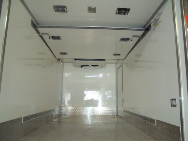 厢式货车内部货架图片图片