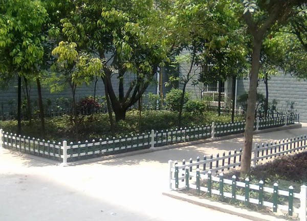 PVC塑钢草坪园艺护栏  白色塑钢栅栏  山东草坪护栏