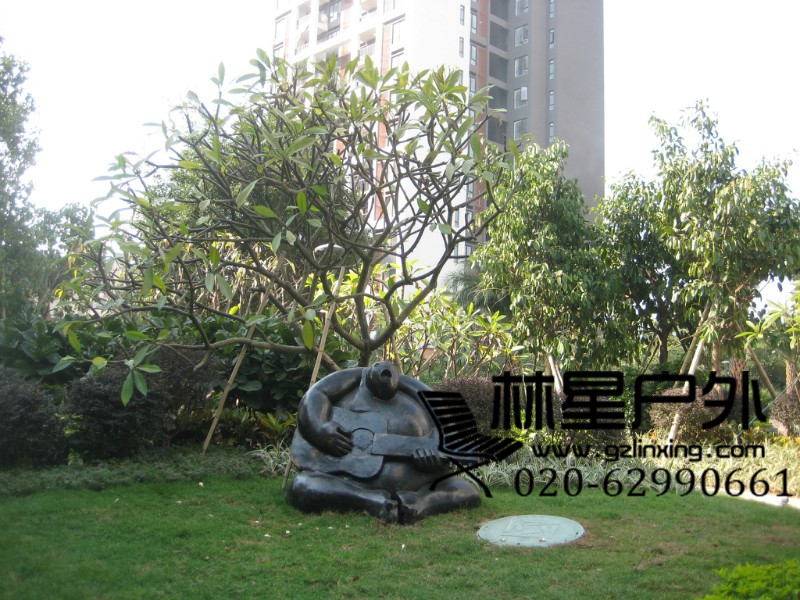 广州番禺厂家定制雕塑小品 仿铜玻璃钢人物雕塑带8021