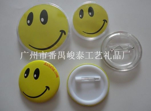 广州亚克力透明胸章生产厂家