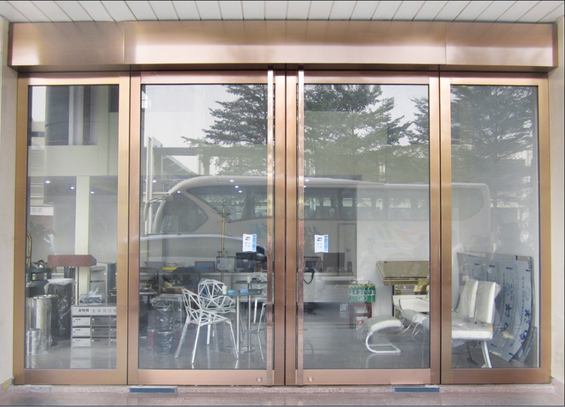 南宁玻璃门安装，专业安装钢化玻璃门。