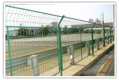 供应铁路护栏网，公路护栏网，高速公路护栏网