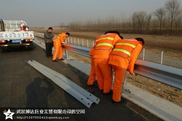 湖北高速公路波形护栏厂家,武汉两波公路防撞护栏板价格,国标镀锌护栏板规格