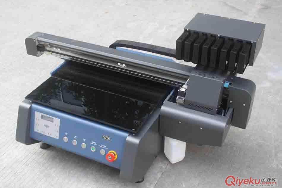 新款A3幅面数码UV打印机
