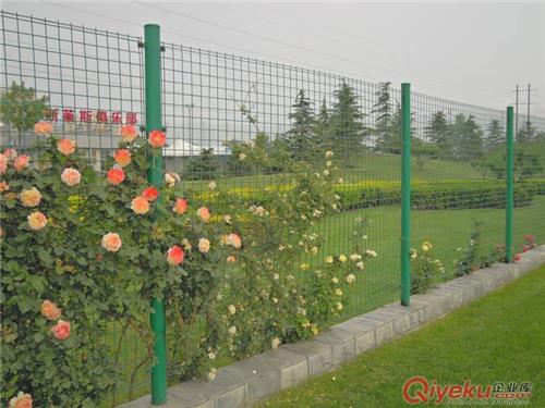 深圳宝安福永哪里有卖 高速公路护栏网 生产商，隔离栅公路围栏网厂报价
