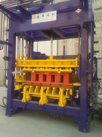 梧州建丰办事处供应QT5-20B型环保型免烧砖机、便道砖机