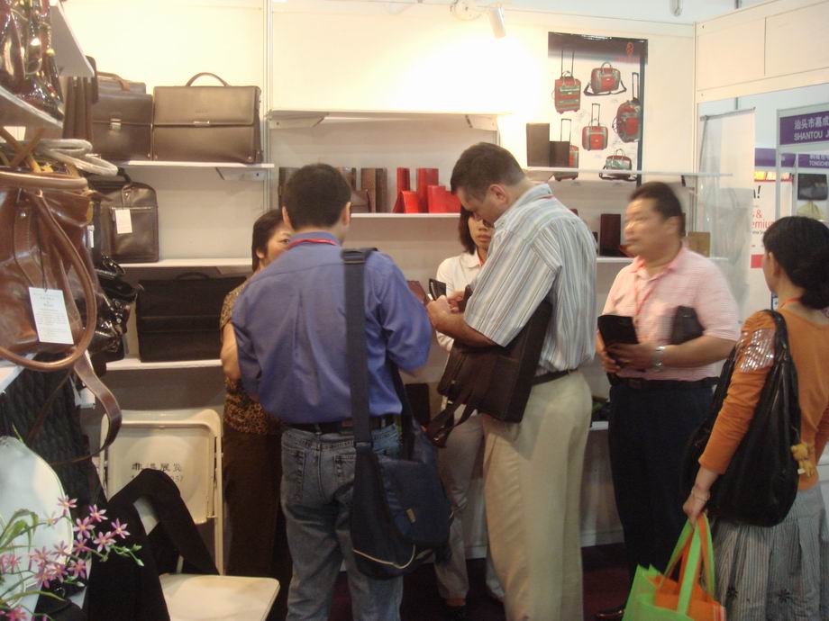 2014中国国际箱包、裘革服装及服饰展