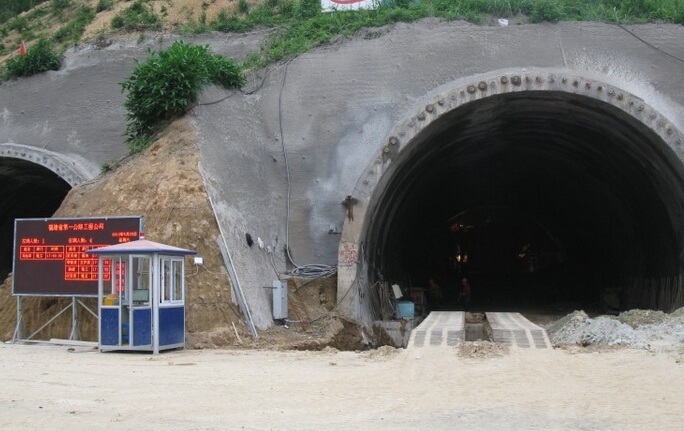 海底隧道施工人员考勤定位及安全管理系统