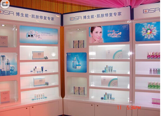沧州哪个展柜厂供应化妆品展柜---永德利展柜