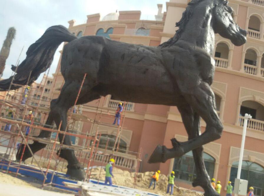 卡塔尔铸铜雕塑《马》