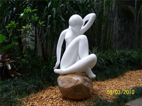 东莞星河传说砂岩抽象人体雕塑
