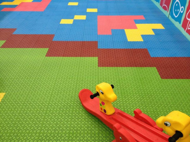 幼儿园米格型拼装地板