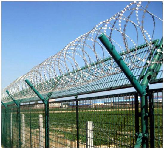 yz机场护栏网生产厂家--安平县宏图丝网制品厂
