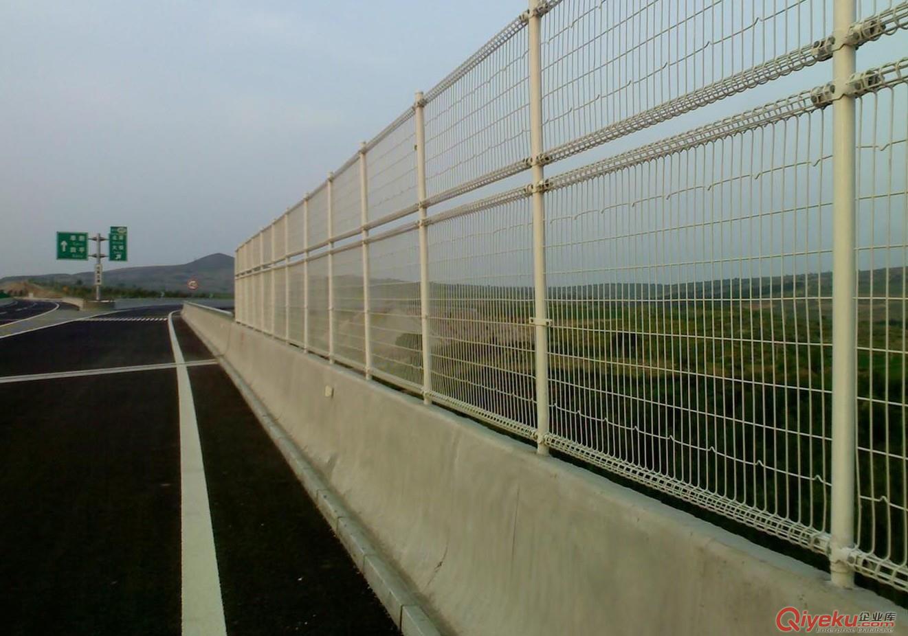 公路围栏|达诺护栏网|护栏网