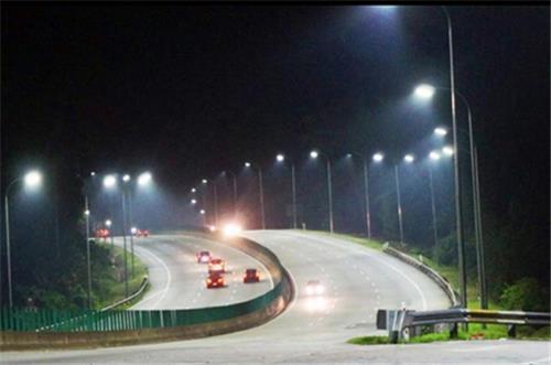 马来西亚{dy}条高速公路LED路灯工程