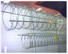 刺绳防护网    机场护栏网   工厂隔离栅
