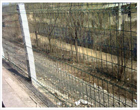 围墙护栏网铁丝网公路护栏网丝径300