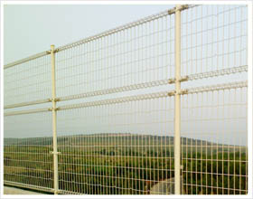 围墙护栏网 铁丝护栏网 护栏网厂家  养殖护栏网