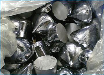 碎硅片回收/单晶硅棒回收13626605239