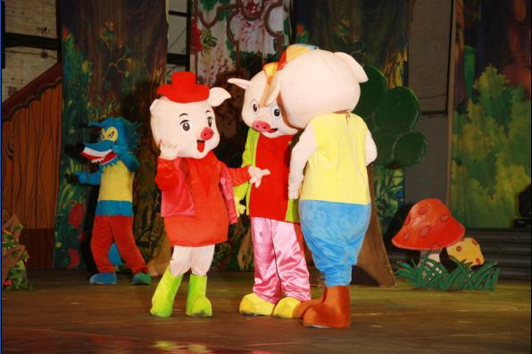 儿童卡通人偶剧《三只小猪》